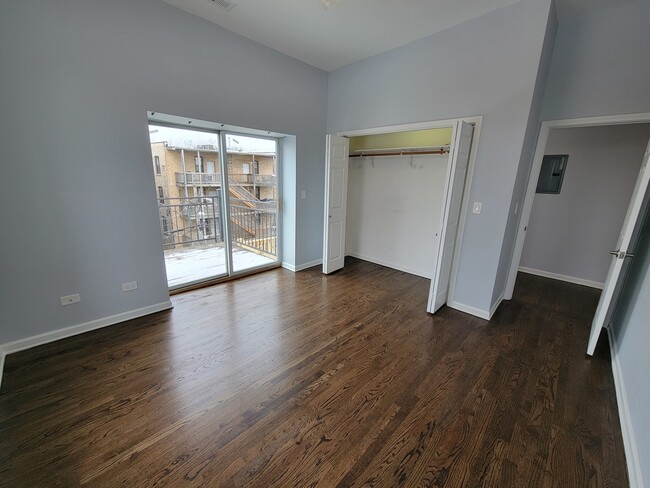 Building Photo - 4844 N Spaulding Ave