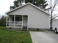 Building Photo - Cute home located in City Limits