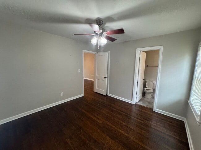 Building Photo - Newly updated 3 bedroom 1 bath with hardwo...