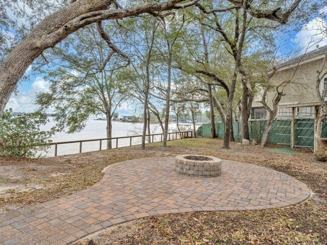 Building Photo - Waterfront Home in Niceville on the Bay wi...