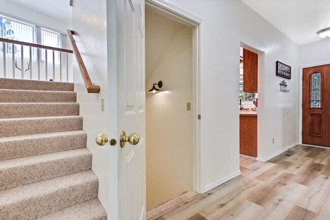 Building Photo - 1496 Pine Ridge Dr