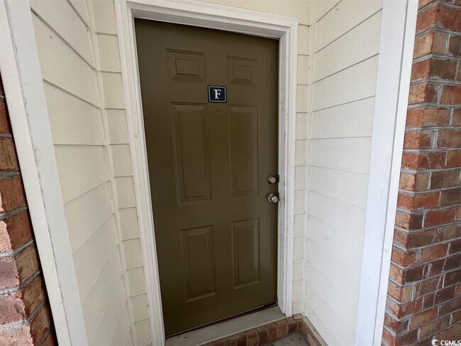 Building Photo - 2057 Silvercrest Dr