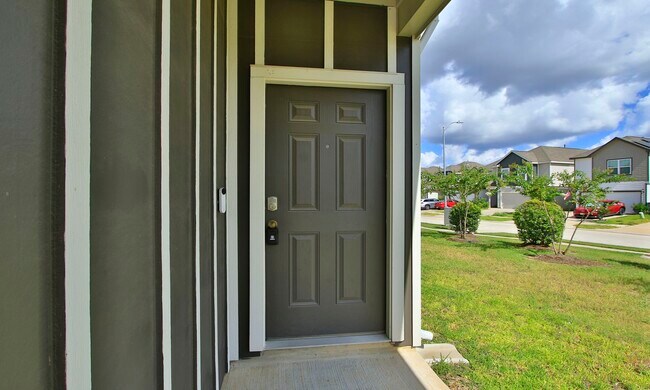 Building Photo - 3902 Deledda Dr