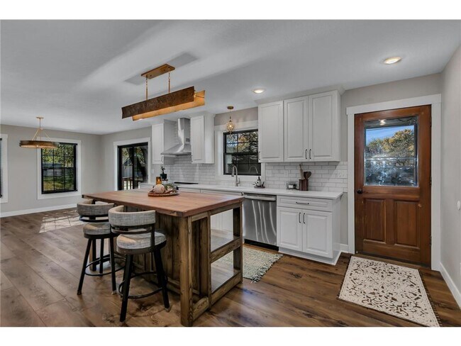 Building Photo - 501 Riverside Ave N