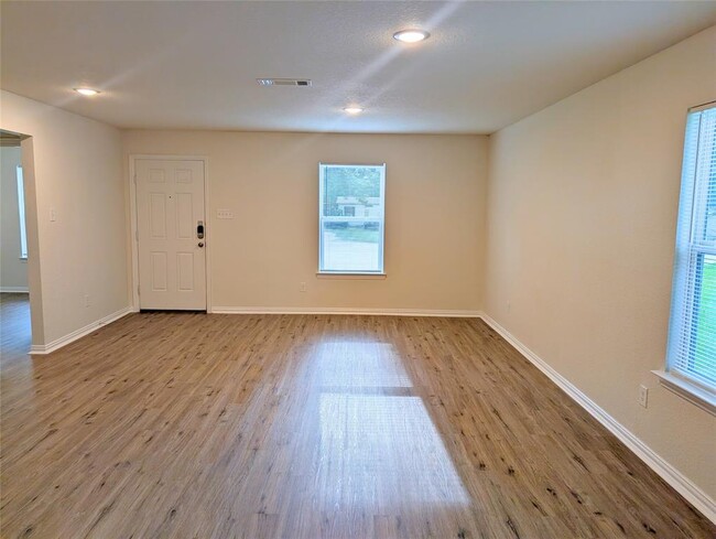 Building Photo - 16136 Brettwood Ln