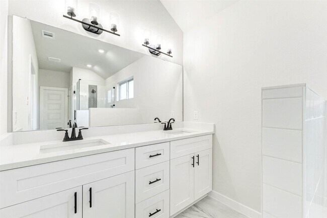 Building Photo - 6422 Pomona Ct