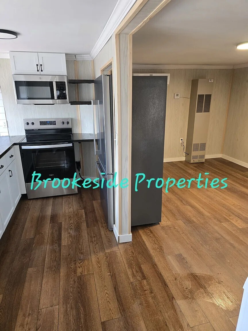 Kitchen - 1326 E Hess Lake Dr