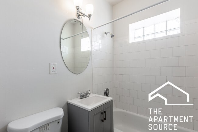 Building Photo - 3957 W Irving Park Rd