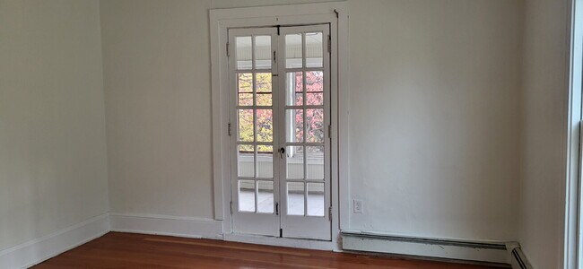 Building Photo - "Charming 2-Bed, 2-Bath Gem with Hardwood Floors in Vibrant Minneapolis!"