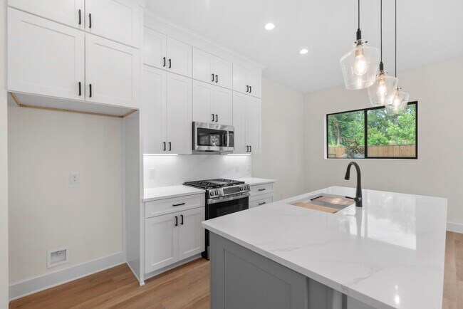 Building Photo - 6131 Pacific Frst Dr