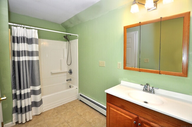 Building Photo - 64 Oak Ridge Dr