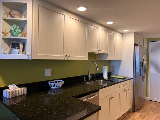 Building Photo - Venice, FL 2BR/2BA Condo in a Gated, Gulf front Community