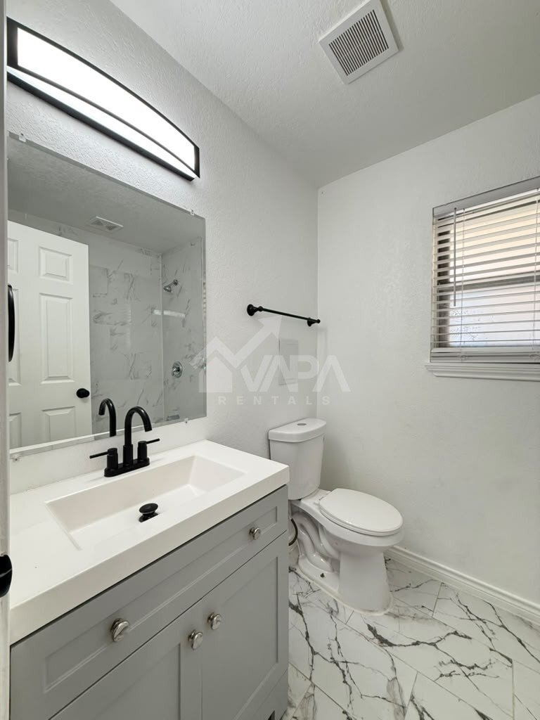 Building Photo - 4907 Stoneleigh Dr