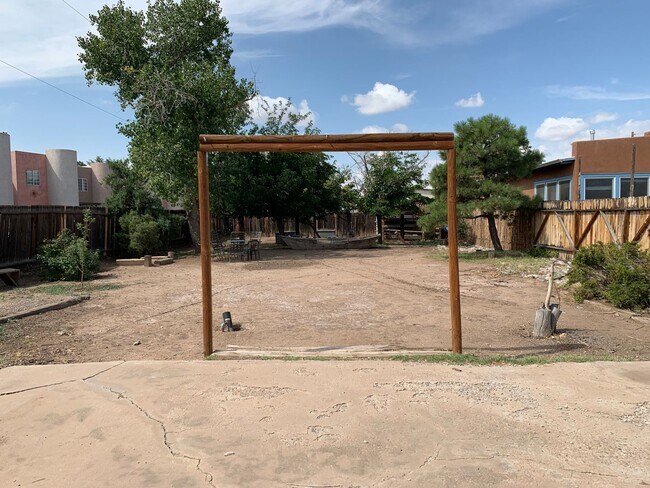 Building Photo - Lovely 2 Bedroom, 2 Bath Home Near Old Town! Available Now!