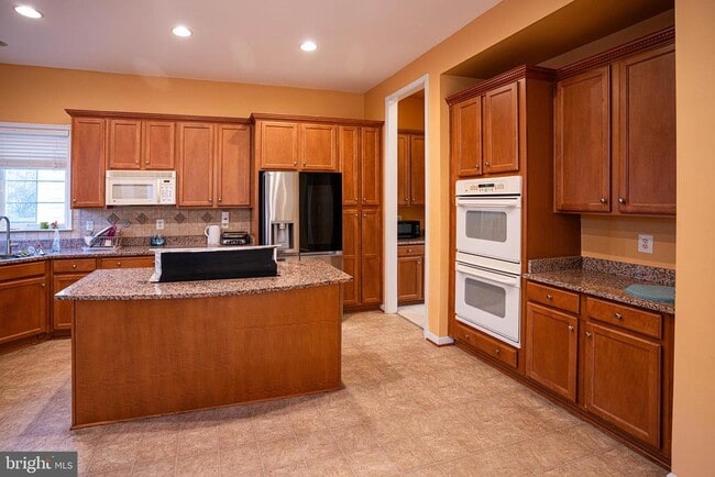 Building Photo - 9571 Linnett Hill Dr