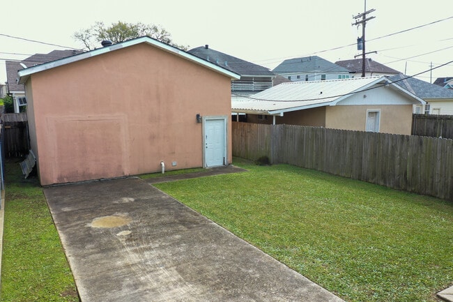 Building Photo - 6749 General Haig St