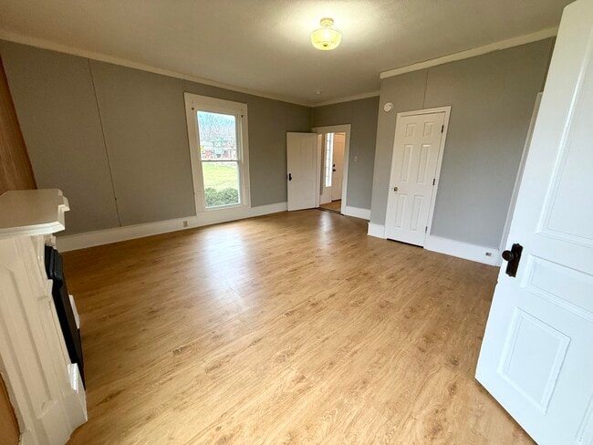 Building Photo - 927 E Mt Vernon St