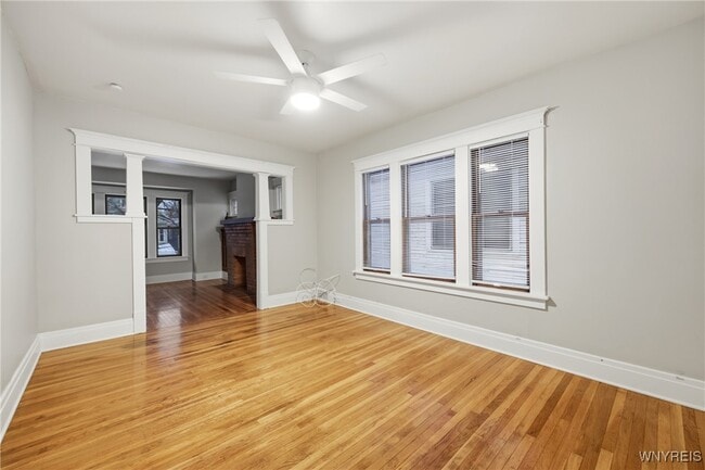 Building Photo - 359 Parkdale Ave