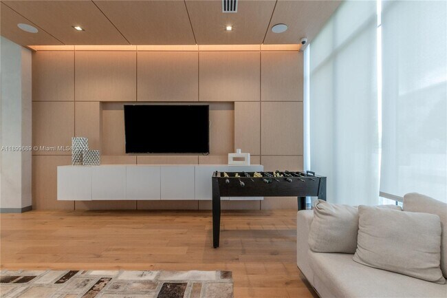 Building Photo - 10245 NW 63rd Terrace