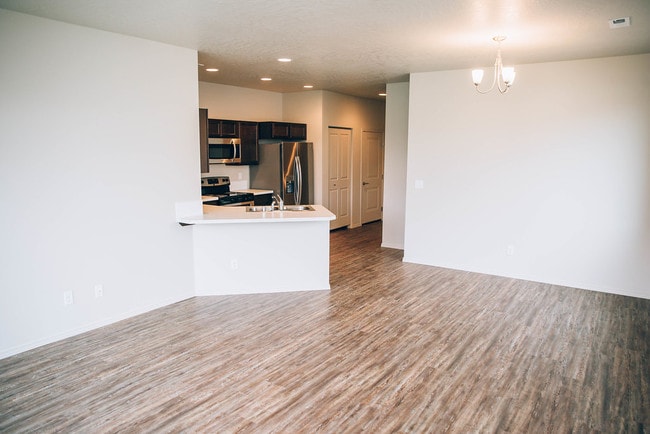 Building Photo - 318 S Marigold Ln