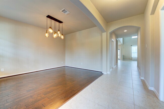 Building Photo - 9722 Victoria Rose Ln