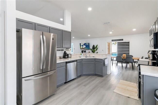 Building Photo - 7803 Laurel Oak Ln