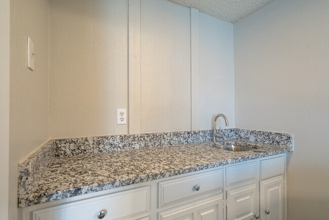 Building Photo - 1121 Via Del Rey