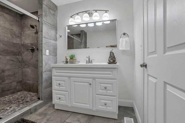 Building Photo - 4075 Gun Barrel Rd NE