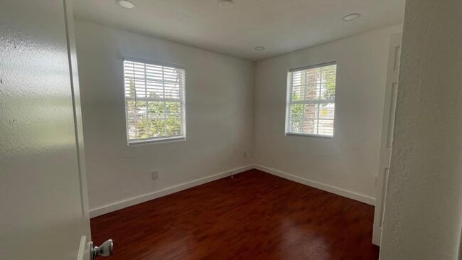 Building Photo - 3 bedroom in Miami FL 33142