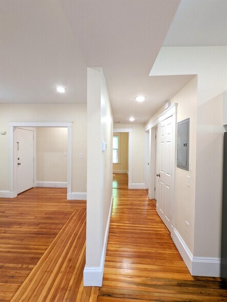 Building Photo - 8 Lowell Cir