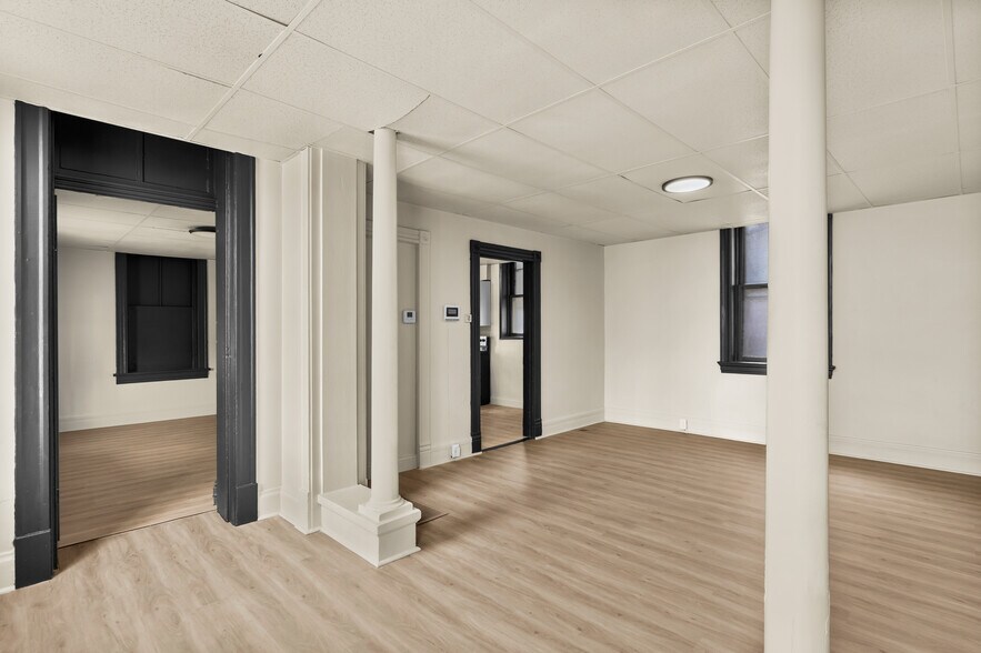 Building Photo - 3630 Tholozan Ave