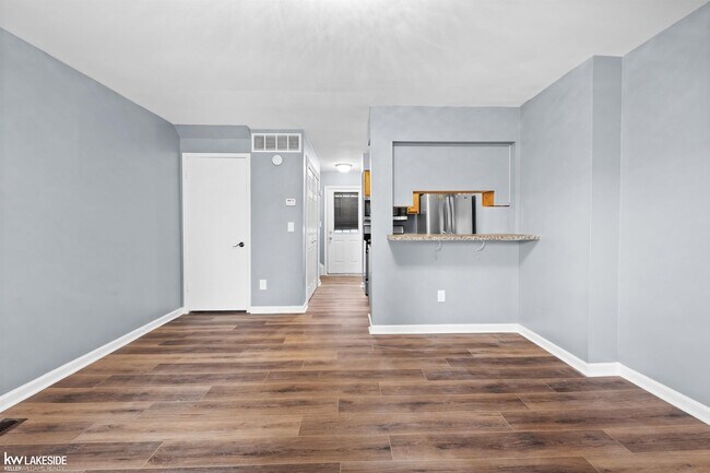 Building Photo - 8439 Hickory Dr