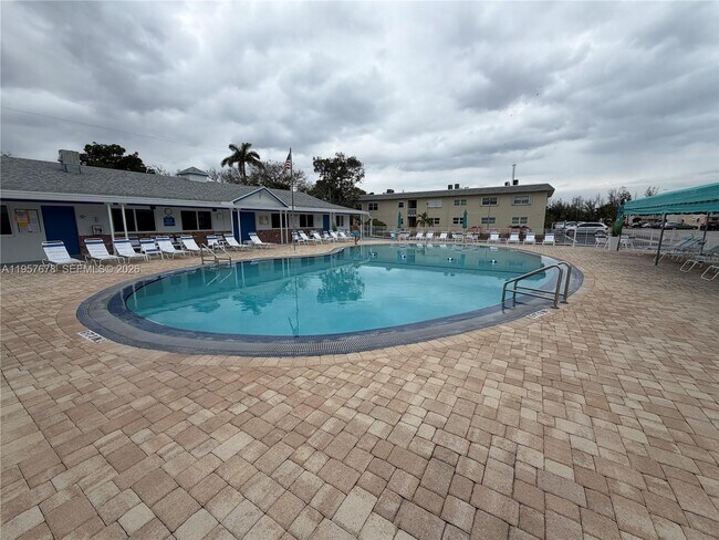 Building Photo - 1301 N 12th Ct