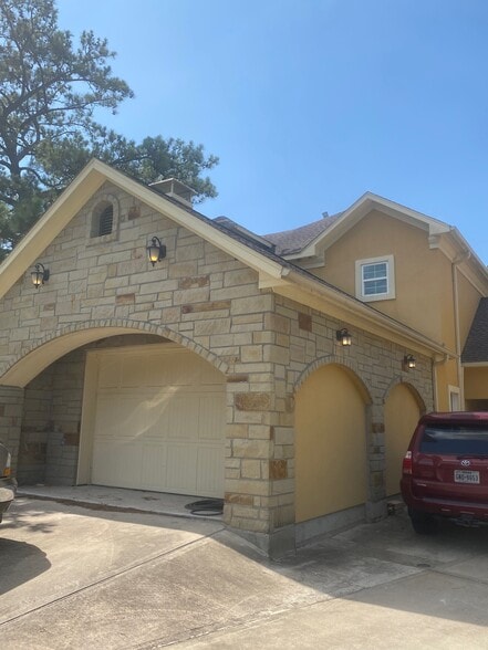 outside of apartment - 305 Hughes Rd