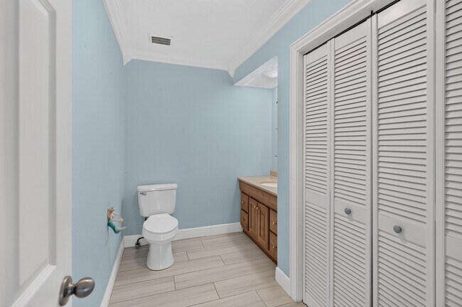 Building Photo - 414 Somerset Dr