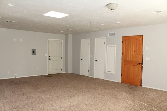 Building Photo - Huge Playroom - Family Room!