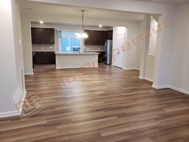Building Photo - Luxury 3 Story 4 BD/3.5 Bath Townhome @ Sm...