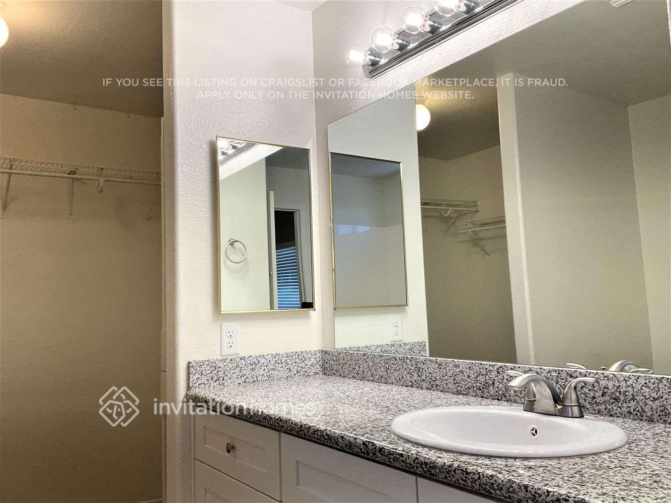 Building Photo - 10343 E Emelita Ave