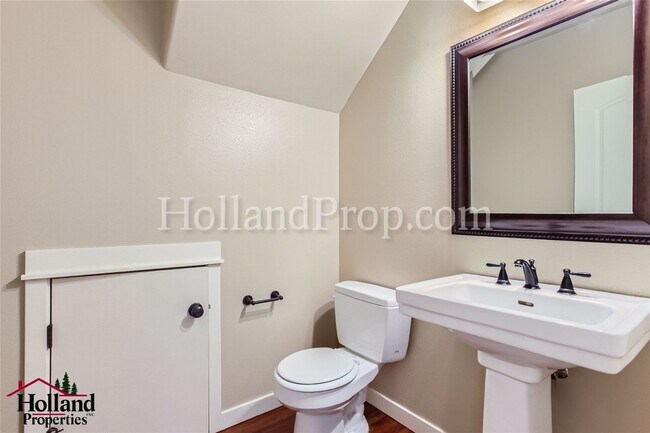 Building Photo - Stunning 3-Bedroom Home in Desirable Orenco Station Community!