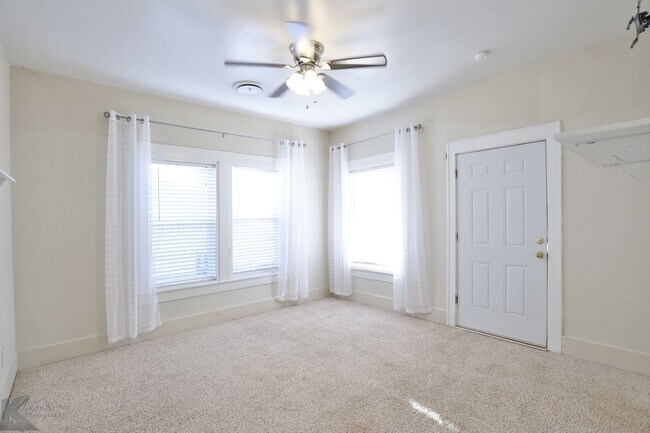 Building Photo - Cottage in the heart of Abilene!