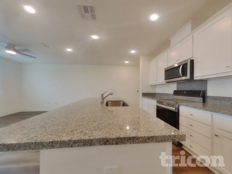 Building Photo - 2042 Delta Vw Ave