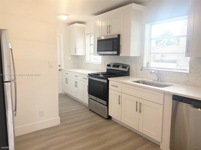 Building Photo - 2 br, 2 bath House - 1005 NE 2nd St # 1