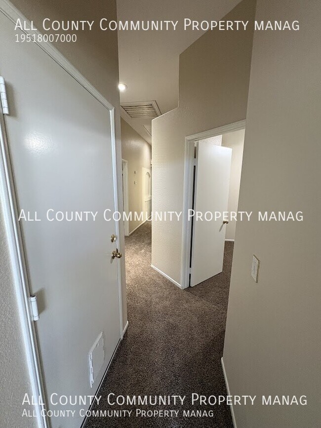 Building Photo - 39862 De Vendome Ct