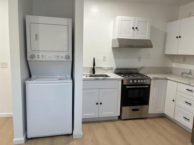 Building Photo - 586 Del Mar Ave