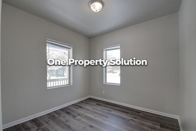 Building Photo - 437 Hovey St