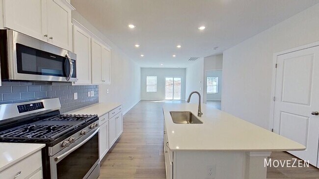 Building Photo - 12 Fernhill Ln