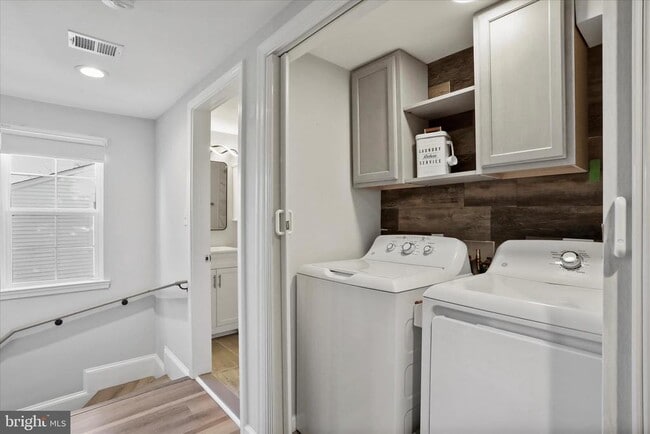 Building Photo - 408 Blue Ridge Ave NE