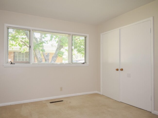 Building Photo - 241 E 900 N