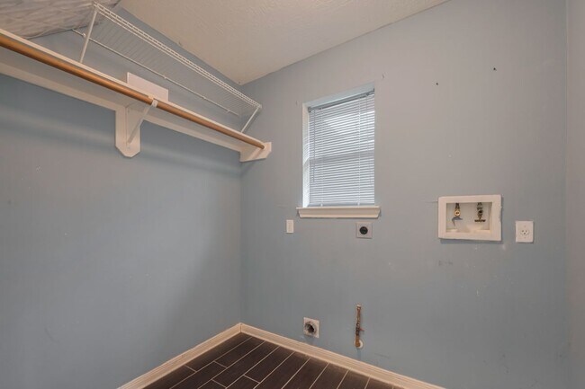 Building Photo - 311 N Esplanade Ln