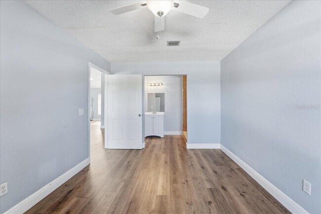 Building Photo - 3651 N Goldenrod Rd